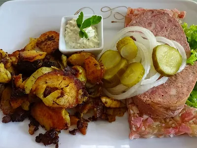 Bratkartoffeln mit Drehspießfleisch